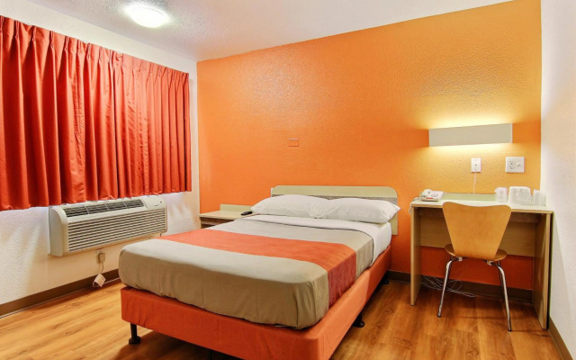 Motel 6 Kingsville, TX