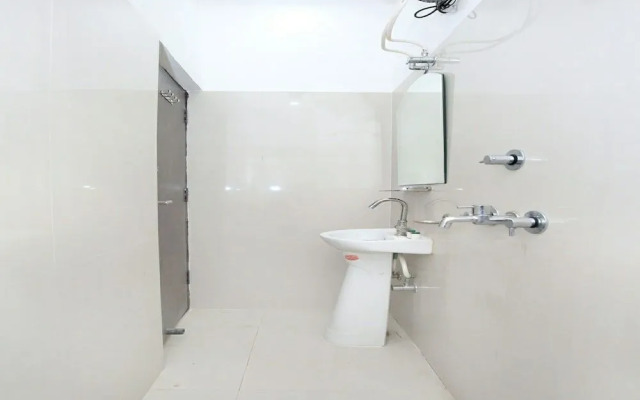 OYO 11421 Regal Residency