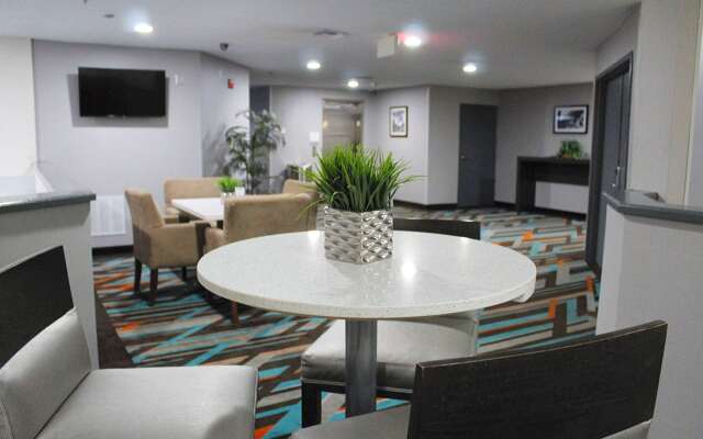 Clarion Inn & Suites DFW North