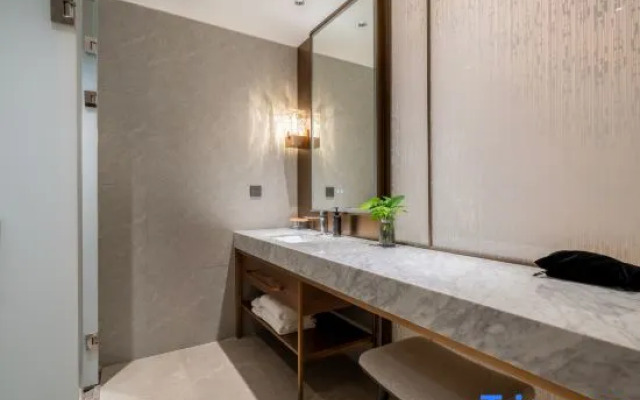 Waiting Hotel (Luoshan Road , Pudong New Area, Shanghai)