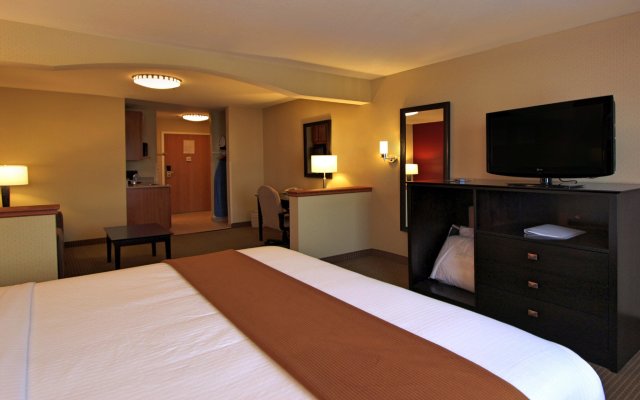 Holiday Inn Express Hotel & Suites Defiance, an IHG Hotel