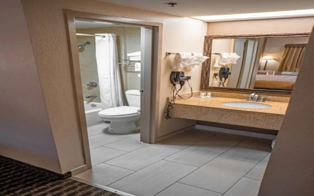 Quality Inn & Suites near Six Flags - Austell