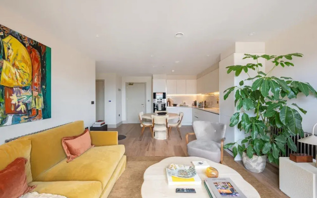 Stylish City Flat With Private Balcony