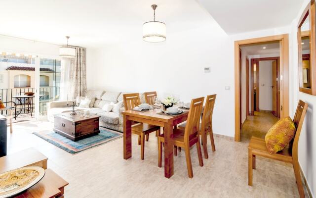 PC-Comfy 2 bedroom apt center Estepona