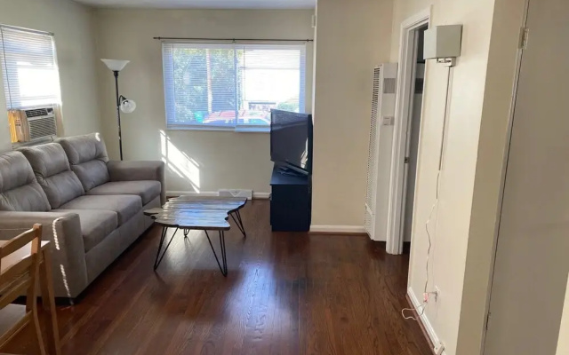 Cozy, Roomy 1 Bedroom Home in Cincinnati