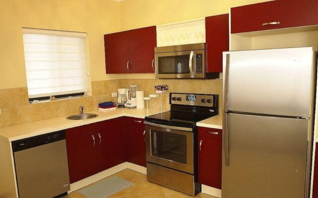 Gold Coast Luxurious and Stylish Condo