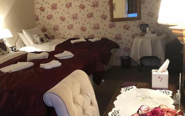 The Oakeley Arms Hotel