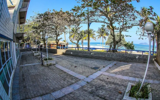 Pé na areia do Guarujá - Praia do Tombo (F)