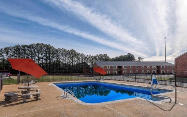 Red Roof Inn PLUS+ Huntsville - Madison