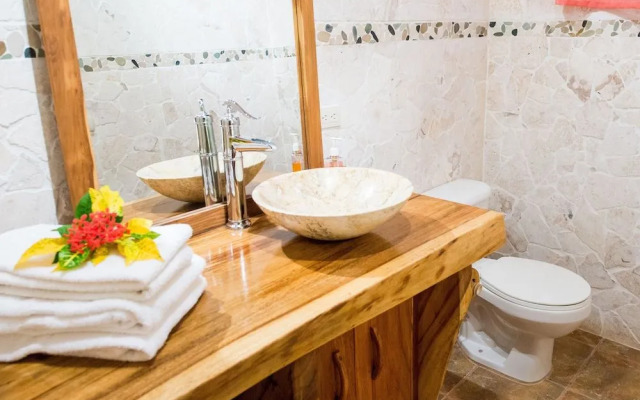 Makanas Beach Bungalows