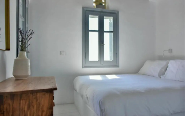 Living Theros Luxury Suites