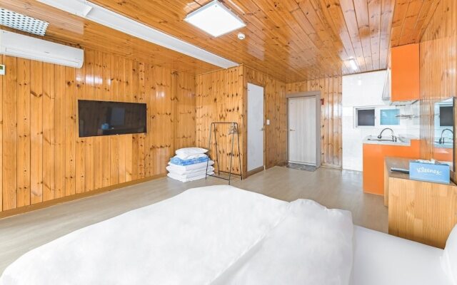 Ganghwa Marinpaibeu Pulbilra Gajok Pension