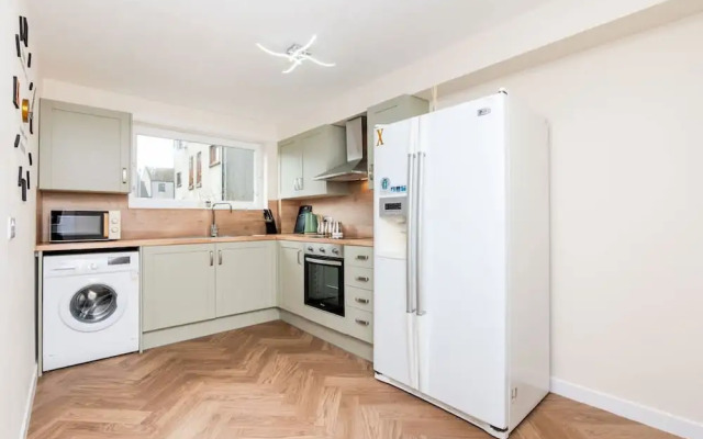 1 Bed-ground Floor-free Parking