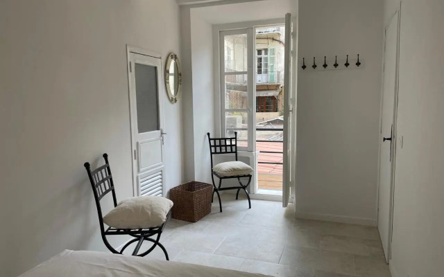 Summerhouse 2 bed quiet Old Nice balcony100m beach
