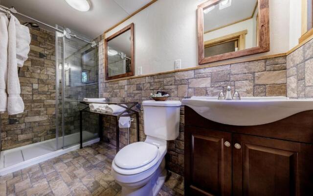 Stone Lizard Lodging