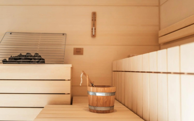 Burgi's - Adults only