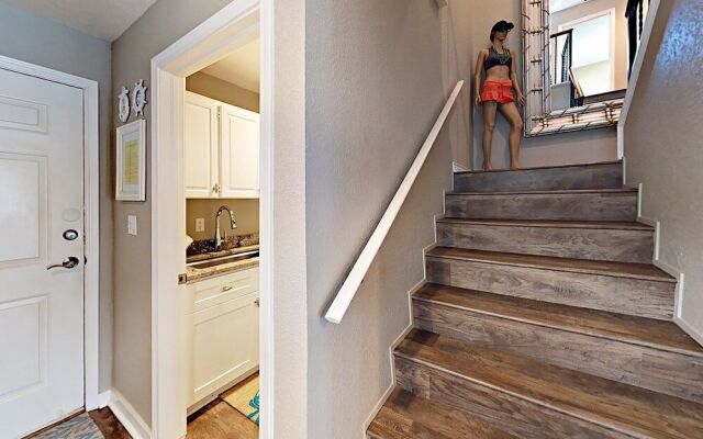 Selleck Condo by RedAwning