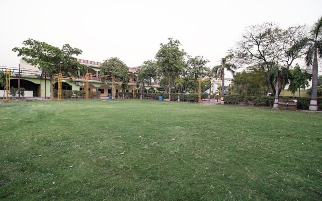 OYO 42790 Mukund Resort