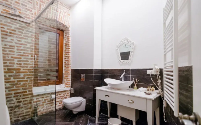 Life Gallery Hotel