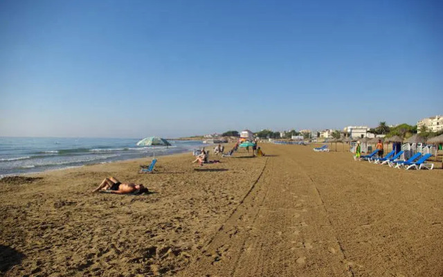 Apartamentos Playa Romana 3000