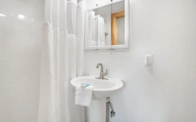 Hot Sand 4 Bedroom Home by RedAwning