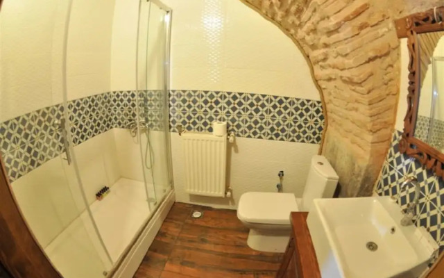 Issız Han Tarihi Butik Otel