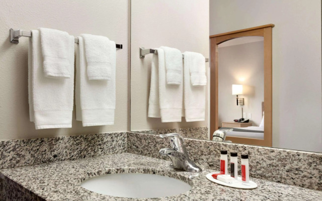 Travelodge by Wyndham Milford