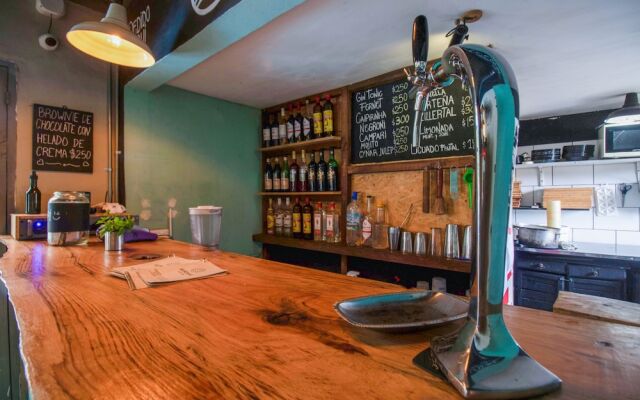 Mundaka Hostel y Bar - Adults Only