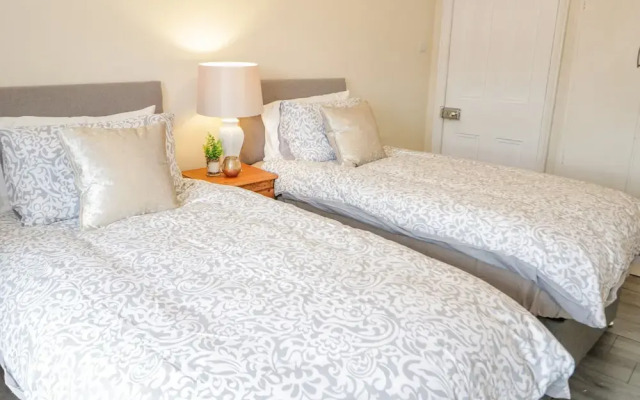 Gerrard House Apartment