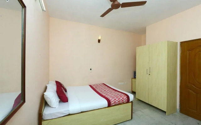 OYO 10098 Home Compact 1BHK White Town