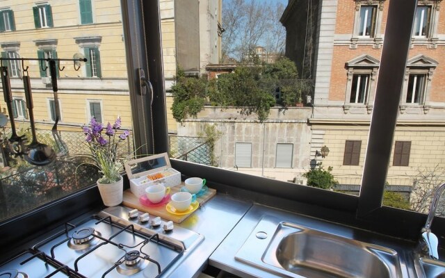 Charming Bright Penthouse in Trastevere