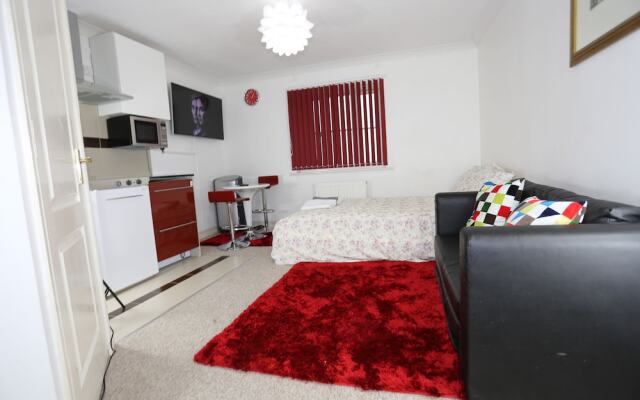 Lovely Studio Apartments - Thamesmead