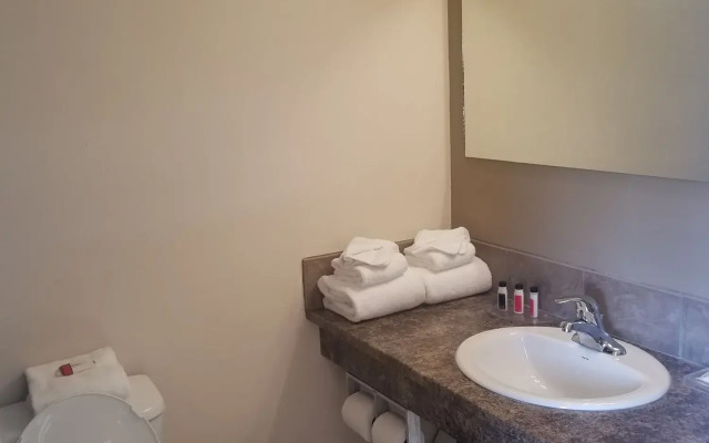 Super 8 by Wyndham Smoky Lake