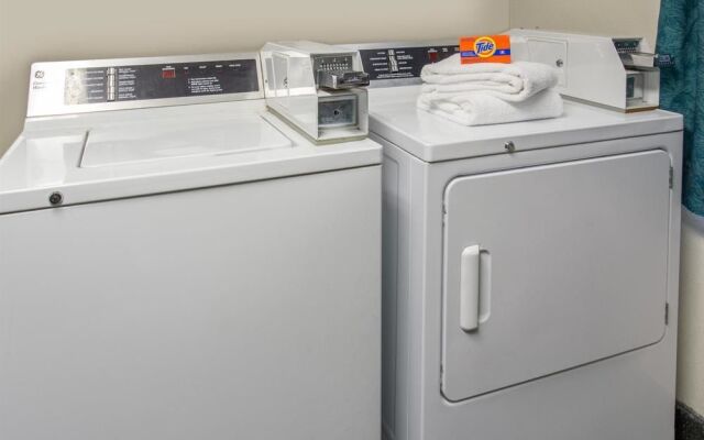 Super 8 Motel - Racine