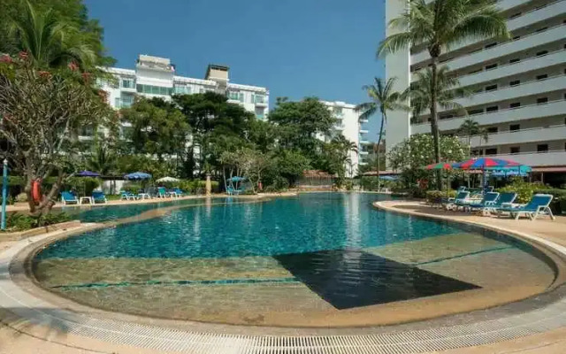 Patong Beach Gardens - Pool, Fast Wifi, Smart TVs