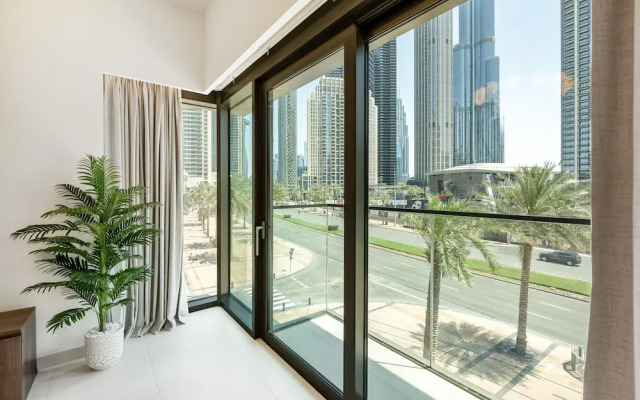 Exclusive 2BR Downtown Apt w Burj Khalifa Views