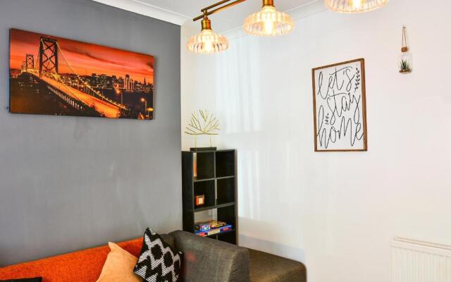 Captivating 3-bed House in Swansea Town Center