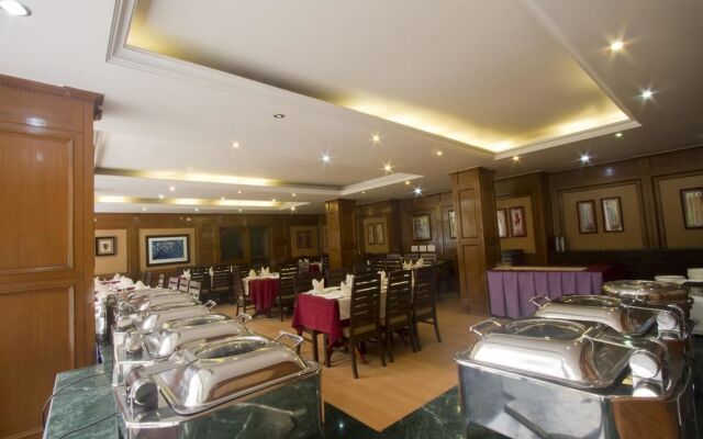 OYO 1492 Hotel Broadway Inn
