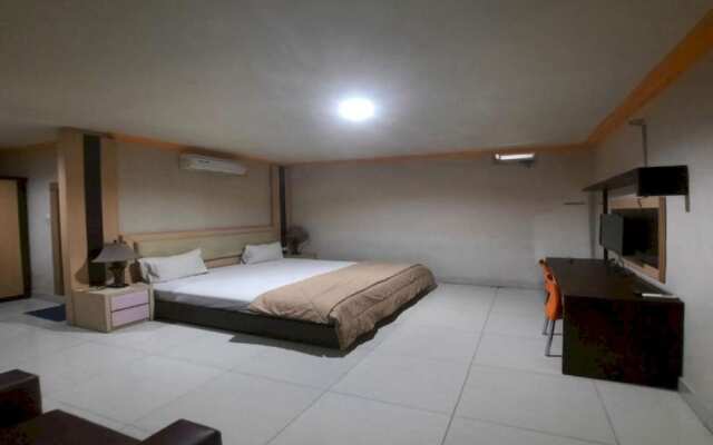 Collection O 93163 Hotel Grand Kartika