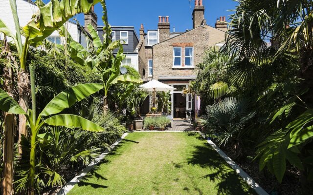 Enchanting Southfields Home by King George's Park