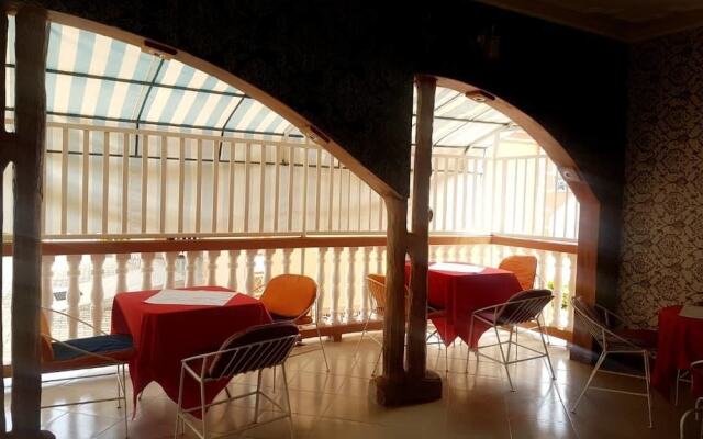 Happy Wallet Gardens Hotel