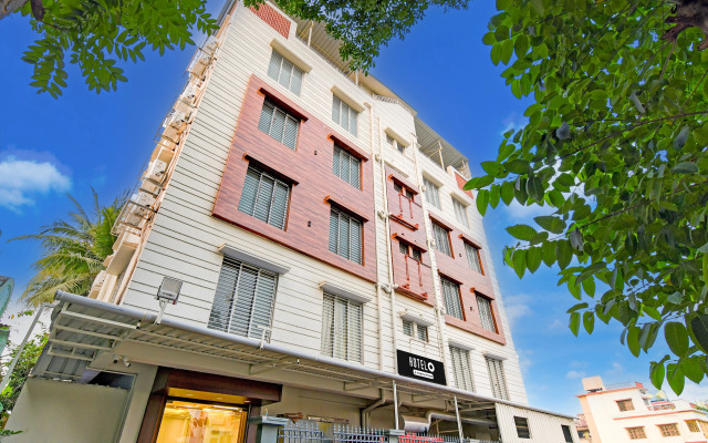 Super Townhouse Kaikhali Near Airport