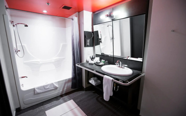 Grand Times Hotel Quebec City Airport