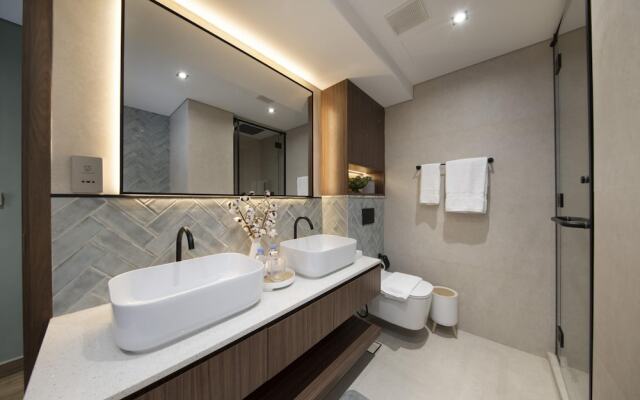 Fountain View Signature Residence With Terrace 135 SQM