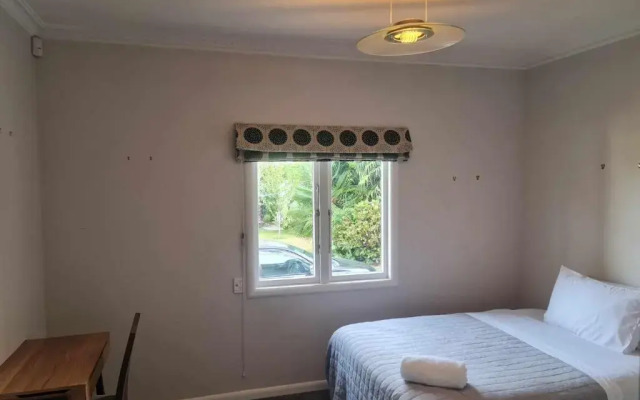 J&L Boarding Holiday House