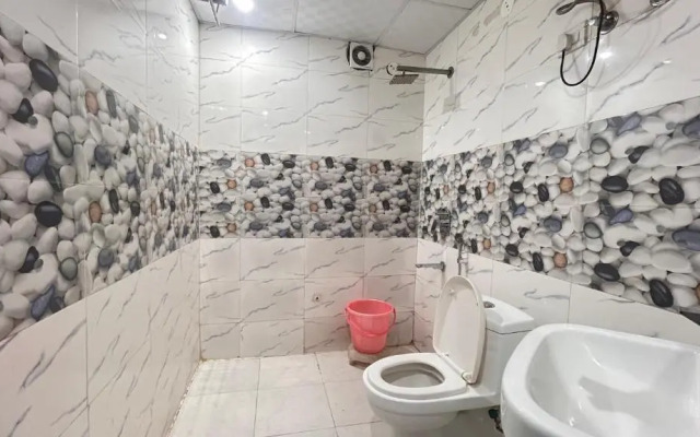 Hotel LAXMI SUITES Near Delhi Airport
