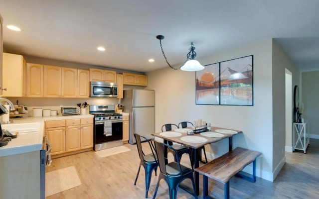 12 Mi to Apple Hill: Family-friendly Cabin Retreat