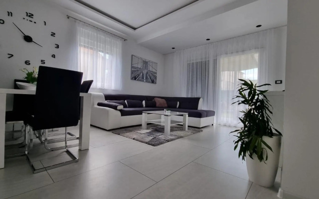 Holiday House Gavran