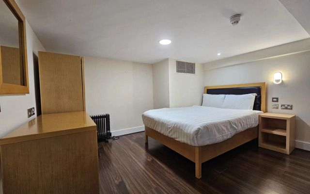 Cromwell Crown Hotel