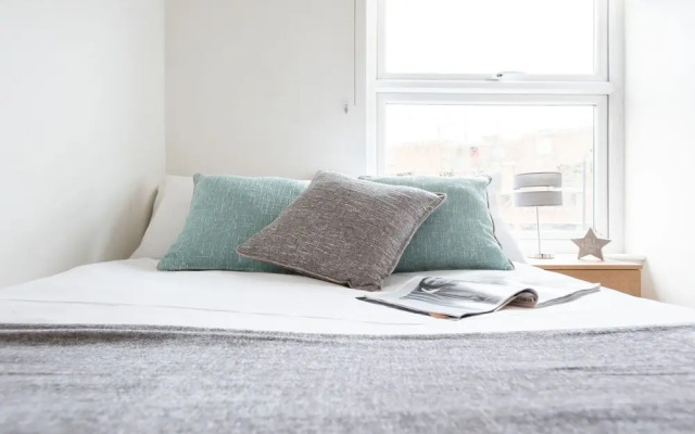Platinum Apartment in Kensington 9941